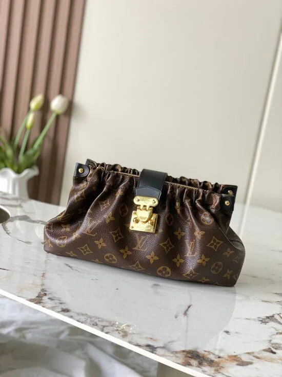 Classic Louis Vuitton Bag: A Stylish and Versatile Choice for Elegance - Picture 1 of 8